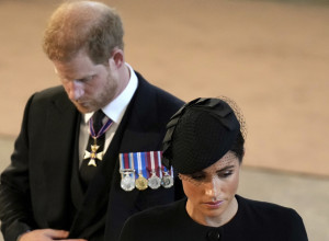 MEGAN I HARI POBESNELI NA MRTVU KRALJICU! Ono što je uradila njihovoj deci duboko ih je pogodilo, britanski mediji otkrivaju skandalozne detalje! (FOTO)