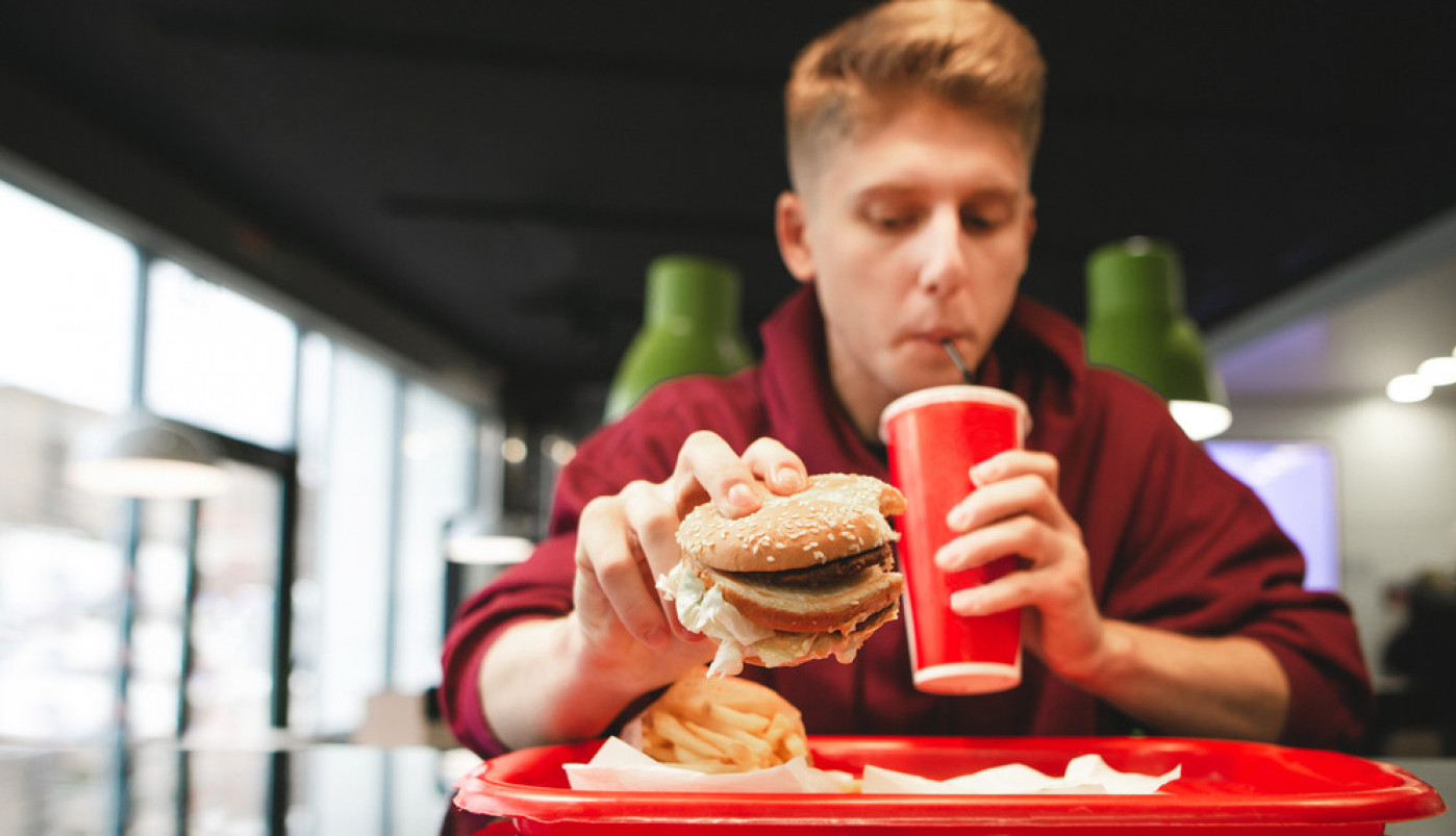 U BURGERU NAĐENE HEMIKALIJE IZ ANTIFRIZA I LAŽNA JAJA! Otkrivamo mračne tajne restorana brze hrane, ŠTA TO JEDEMO?