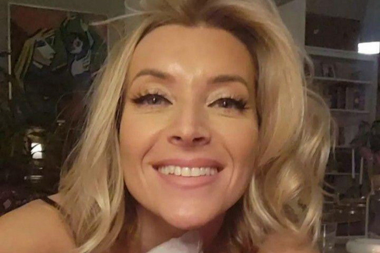 ANĐELKA PRPIĆ IZAZOVNIJA NEGO IKAD! Grudi i noge u prvom planu, ostavila bez reči! (FOTO)