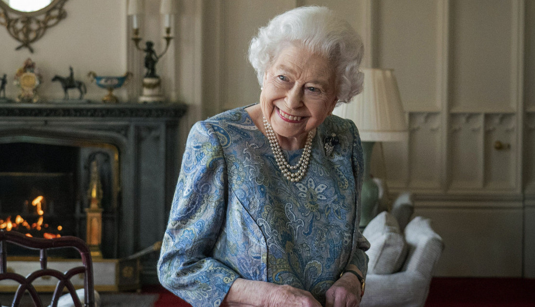 KRALJIČINE TAJNE: Nosila je olovo u haljini i celog života iste cipele od 1.100 evra! (FOTO)