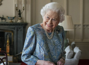 KRALJIČINE TAJNE: Nosila je olovo u haljini i celog života iste cipele od 1.100 evra! (FOTO)