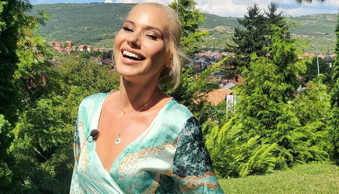 OBJAVA VODITELJKE SLAGALICE IZAZVALA POMAMU! Nakon ove njene potvrde koja žena ne bi bila sa njim? (FOTO)