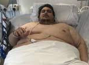 IMA VIŠE OD 600 KILOGRAMA I JEDVA JE PREŽIVEO SERIJU MOŽDANIH UDARA! Priča ovog momka izaziva jezu, a njegov novi potez je ŠOKANTAN! (VIDEO)