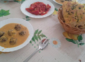 ĆUFTE U PIKANTNOJ KAŠI! Recept za ručak koji obara s nogu, a gotov je za tili čas!