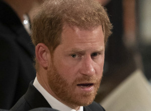 HARI NIJE NI ZNAO DA MU JE UMRLA BABA? Nove skandalozne tvrdnje o britanskoj kraljevskoj porodici!