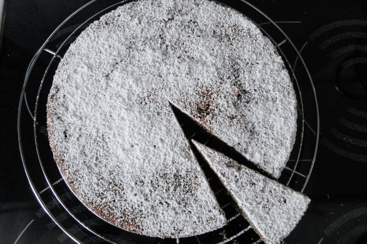 KOLAČ SA MAKOM! On je uvek svež i ukusan i oduševiće celu porodicu!