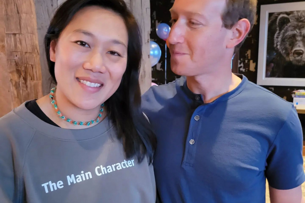 MARK ZAKERBERG OBJAVIO VESTI KOJIMA JE IZNENADIO PRIJATELJE! Posle decenije braka čeka treće dete! (FOTO)