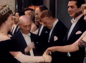 O OVOM SUSRETU JE BRUJAO SVET! One su bile isto godište, ali je jedna umrla 60 godina ranije, DRHTALA JE PRED KRALJICOM! (VIDEO)