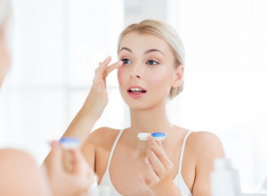 KONTAKTNA SOČIVA MOGU IZAZVATI SLEPILO! Hitno upozorenje lekara o veoma opasnoj infekciji!