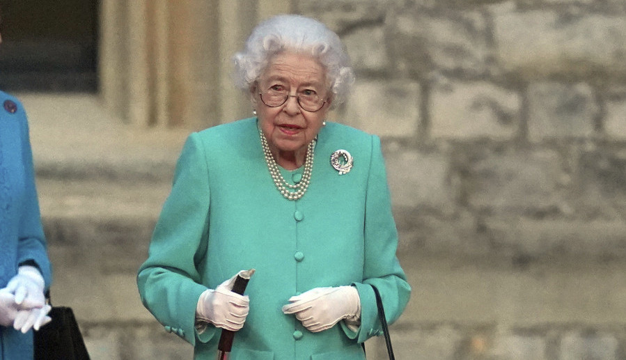 OVAJ SENDVIČ JE KRALJICA ELIZABETA JELA SVAKI BOGOVETNI DAN: Ima samo tri sastojka, a jedu ga i deca u Srbiji