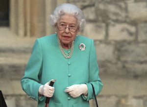 Nove informacije o UZROKU SMRTI KRALJICE ELIZABETE UZDRMALE SVET! Kraljevski stručnjak tvrdi: Slomio ju je jedan događaj!