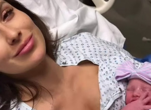 ONA JE UPRAVO RODILA SEDMO DETE, a evo kako izgleda! Supruga čuvenog glumca oduševila svet! (FOTO, VIDEO)