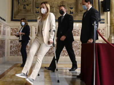 Poslovne dužnosti obavljala je i kad je povredila nogu 