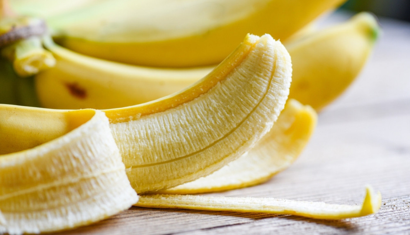 DA LI STE IKADA JELI KORU OD BANANE? Nikako je ne bacajte, a evo i savršenog RECEPTA ZA NJENO KONZUMIRANJE!