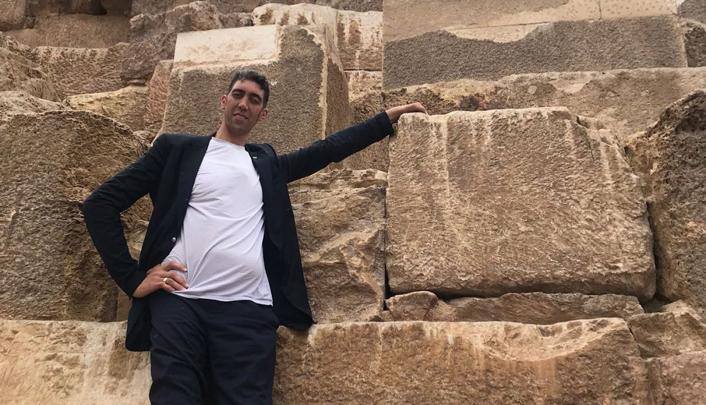 ŽENE ME SE PLAŠE, NEMAM ŠTA DA OBUČEM! Ispovest najvišeg čoveka na svetu koja je mnoge iznenadila! (FOTO, VIDEO)