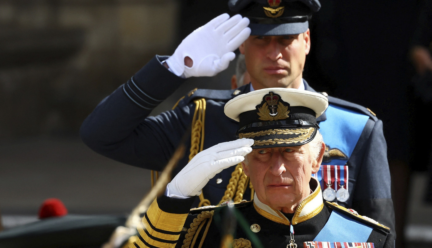 PREŽIVELI SU HARIJA, ALI NOVI NEPRIJATELJ VEĆ UDARA! Dramatično upozorenje britanskih medija: Nema pošteđenih u kraljevskoj porodici!