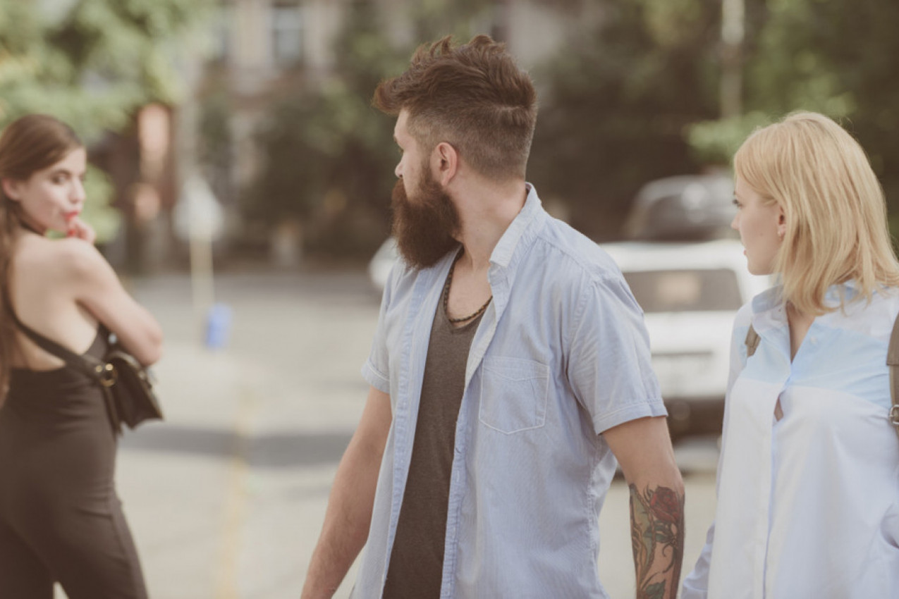 SVI MUŠKARCI ME OSTAVLJAJU jer ne želim da im ispunim jednu fantaziju! Da li ću večno biti sama ili da to ipak uradim?