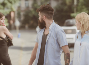 SVI MUŠKARCI ME OSTAVLJAJU jer ne želim da im ispunim jednu fantaziju! Da li ću večno biti sama ili da to ipak uradim?