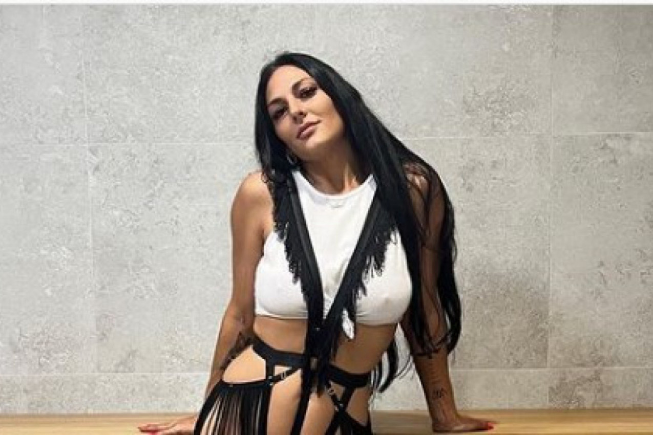 MUŠKARCI PLAĆAJU NA HILJADE EVRA DA IH ONA DODIRUJE! Gospođica Robinson otkriva  šta sve radi klijentima koji čekaju u redu za njenu seansu! (VIDEO)