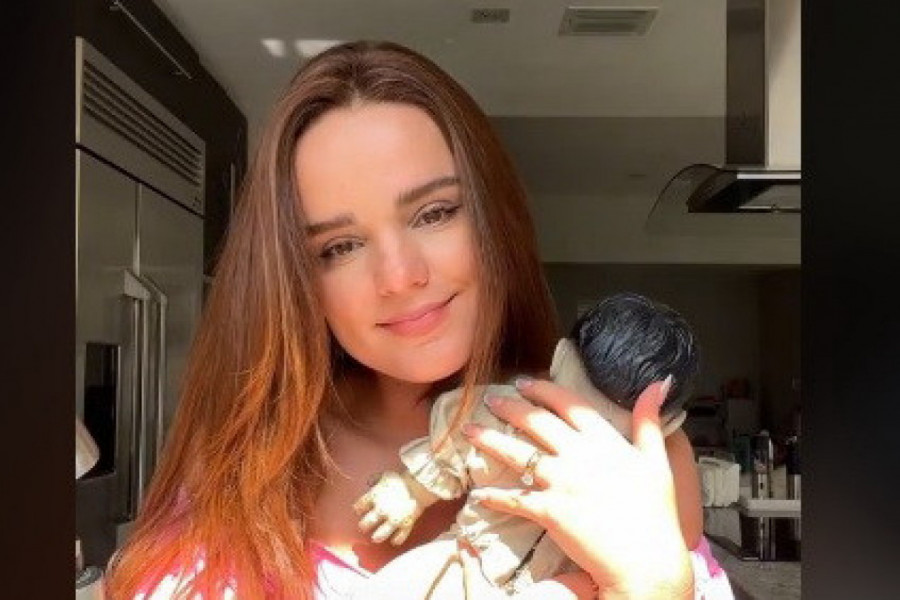 DALA JE DETETU JEZIVU LUTKU I REAKCIJA JE ŠOKANTNA! Ovaj video je izazvao podeljene reakcije: Kakva je to majka?!