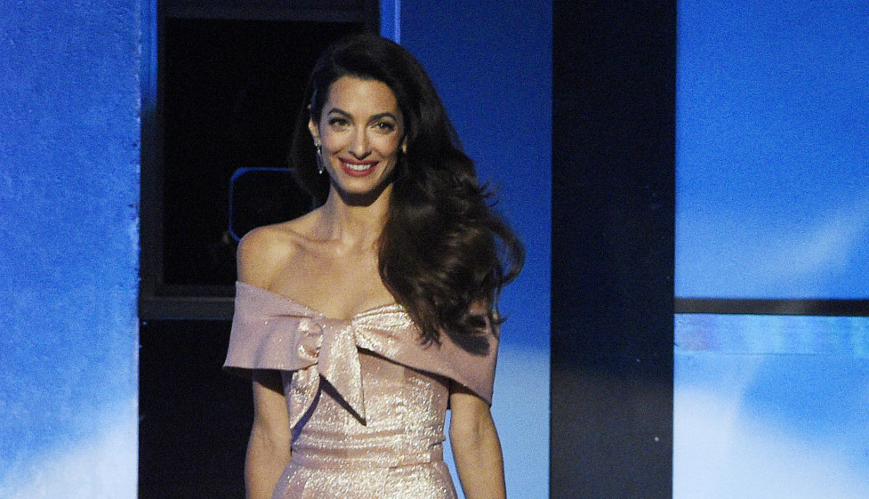 AMAL KLUNI VIŠE NE IZGLEDA OVAKO: O ovoj transformaciji priča ceo Holivud, supruga Džordža Klunija ostavlja bez daha (FOTO)