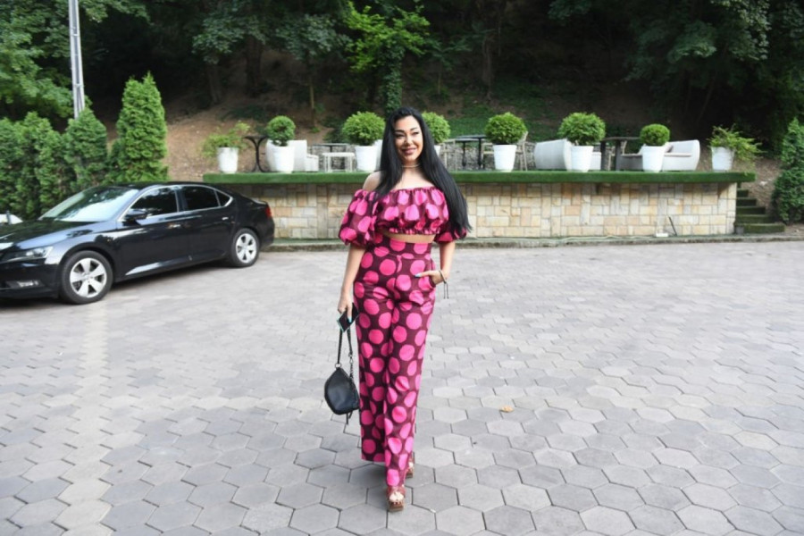 ŠTA SE DESILO SANJI VUČIĆ? Na novim fotografijama više je niko ne prepoznaje, kako se vama ovo dopada? (FOTO)