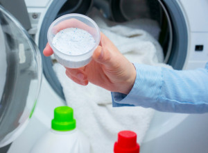 TEČNI, PRAŠKASTI ILI U KAPSUALAMA: Da li znate kada se koji deterdžent za veš koristi i koje su razlike među njima?