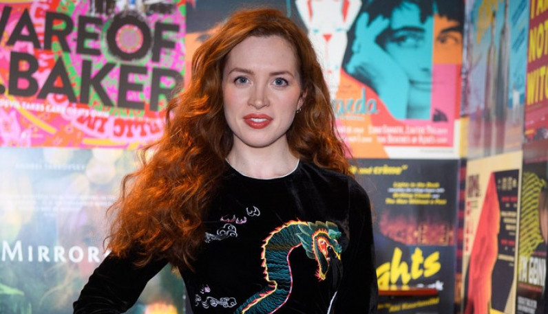 OVAJ SIMPTOM NIKAD NEMOJTE DA IGNORIŠETE, ON JASNO UKAZUJE NA RAK! Glumica je godinu dana gledala nešto na svom vratu i nije reagovala! (FOTO)