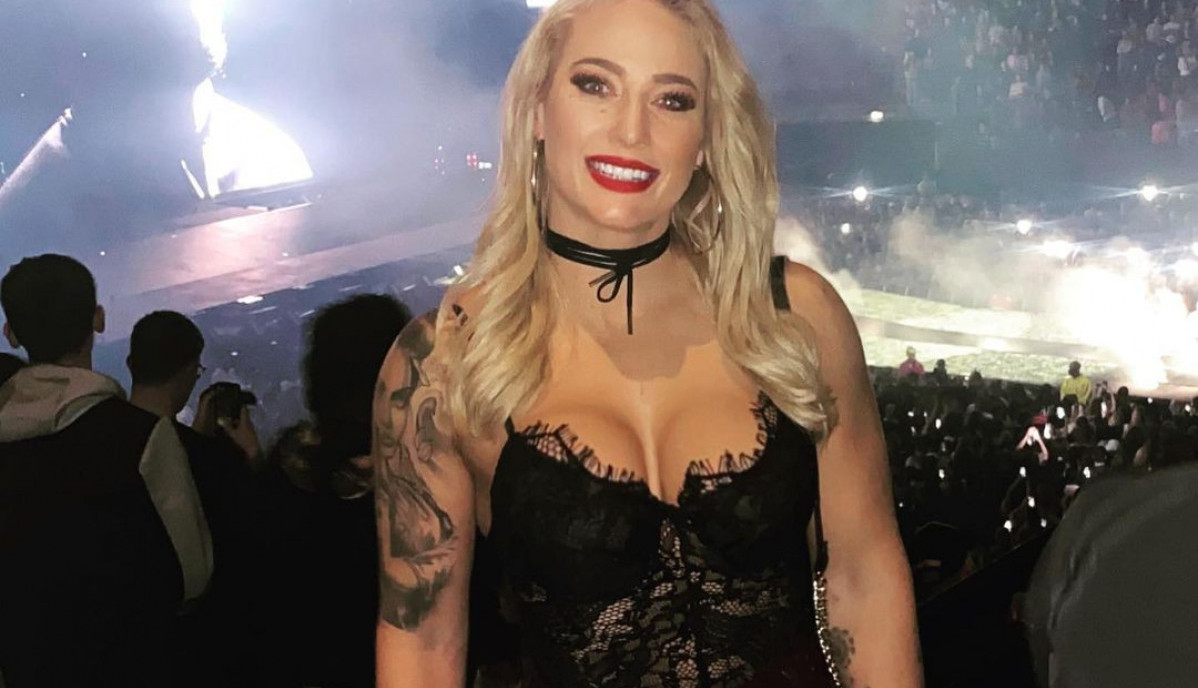 PROFESORKA MATEMATIKE KOJA UNIŠTAVA PROTIVNIKE U RINGU! O ovoj atraktivnoj plavuši svi pričaju! (VIDEO)