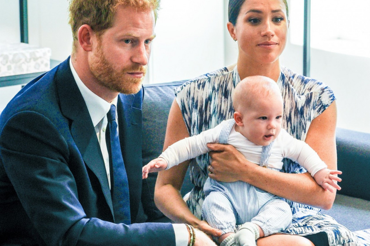 SIN PRINCA HARIJA NEPREPOZNATLJIV! Britanci bruje o fotografijama naslednika odmetnugog kraljevića i Megan Markl! (FOTO)