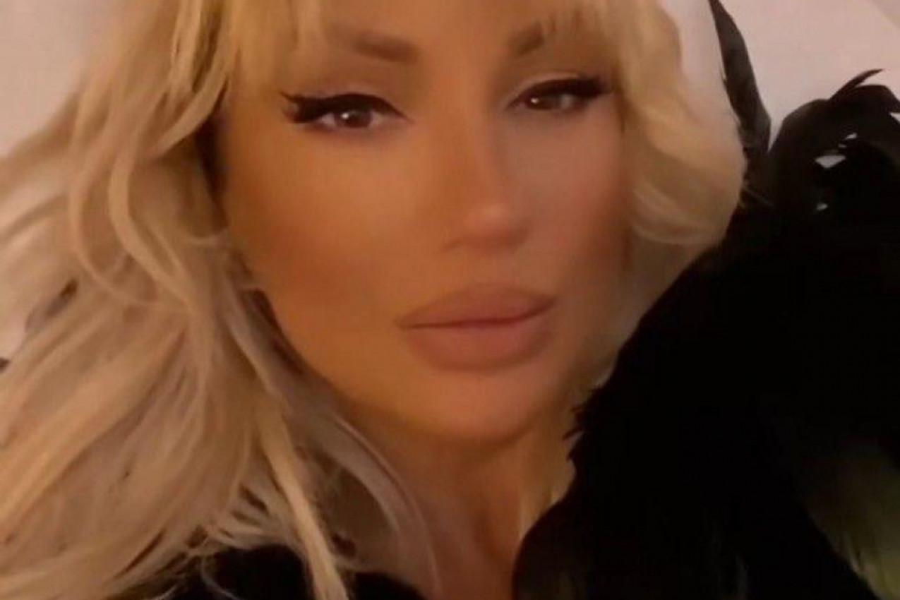 ANA KOKIĆ U DONJEM VEŠU, NIKAD IZAZOVNIJA: Pevačica otkrila ko se krije iza objektiva, društvene mreže izgorele nakon njenih reči(FOTO)