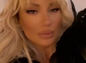 ANA KOKIĆ U DONJEM VEŠU, NIKAD IZAZOVNIJA: Pevačica otkrila ko se krije iza objektiva, društvene mreže izgorele nakon njenih reči(FOTO)