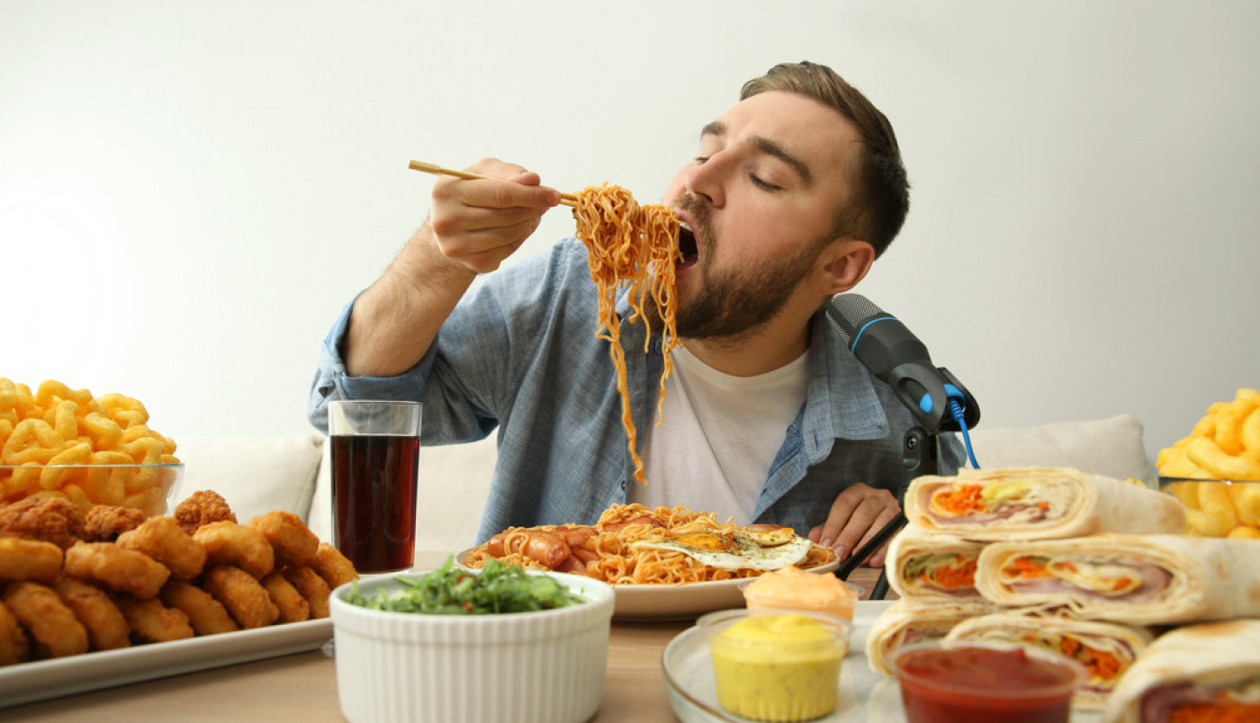 KOBNA ISTINA O INSTANT NAMIRNICIMA, ŠTA MI TO U STVARI JEDEMO?! Stručnjaci upozoravaju: Ono što piše na etiketi skoro nikad ne odgovara sadržaju u pakovanju!