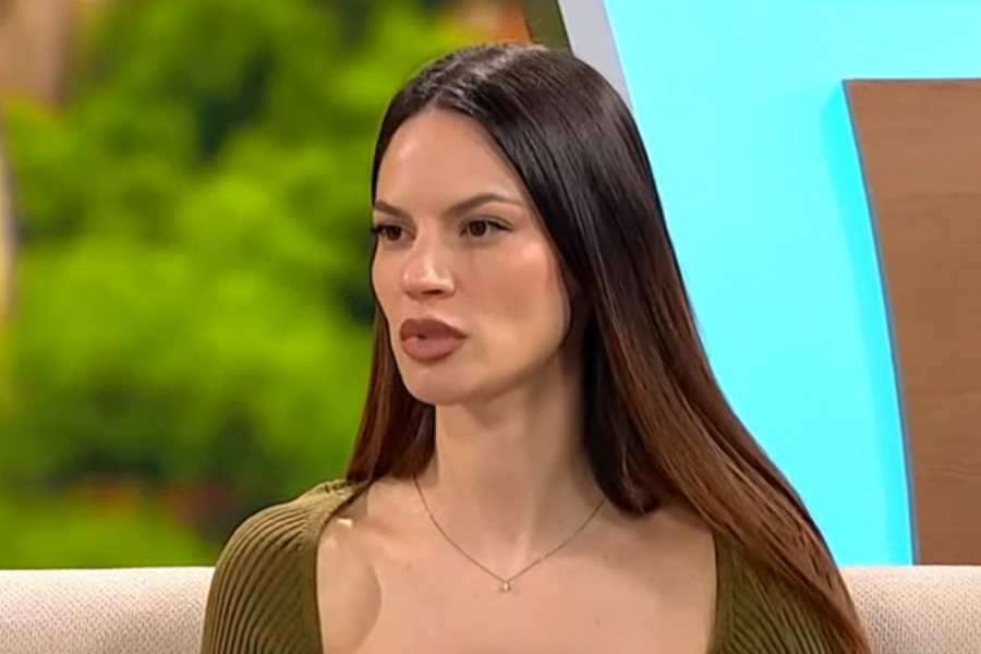 ŠTA JE TO DANIJELI DIMITROVSKOJ IZMEĐU NOGU?! Posle razvoda od Amidžića manekenka ne gubi vreme, fanovi zbunjeni: Možeš ti i bolje od toga! (FOTO)