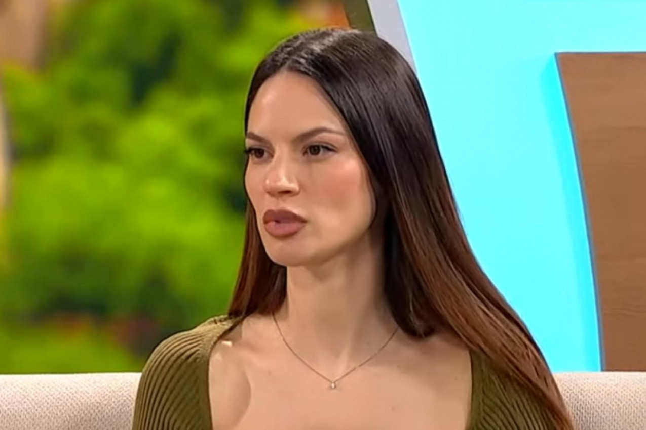 ŠTA JE TO DANIJELI DIMITROVSKOJ IZMEĐU NOGU?! Posle razvoda od Amidžića manekenka ne gubi vreme, fanovi zbunjeni: Možeš ti i bolje od toga! (FOTO)