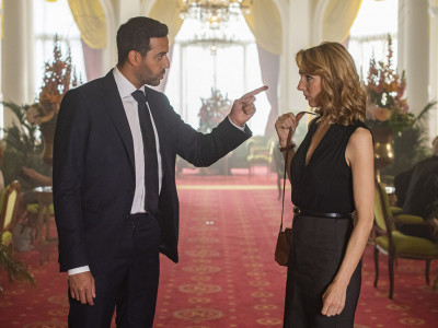 Glavni glumac prolazi kroz mnogobrojne situacije i na emotivnom planu 