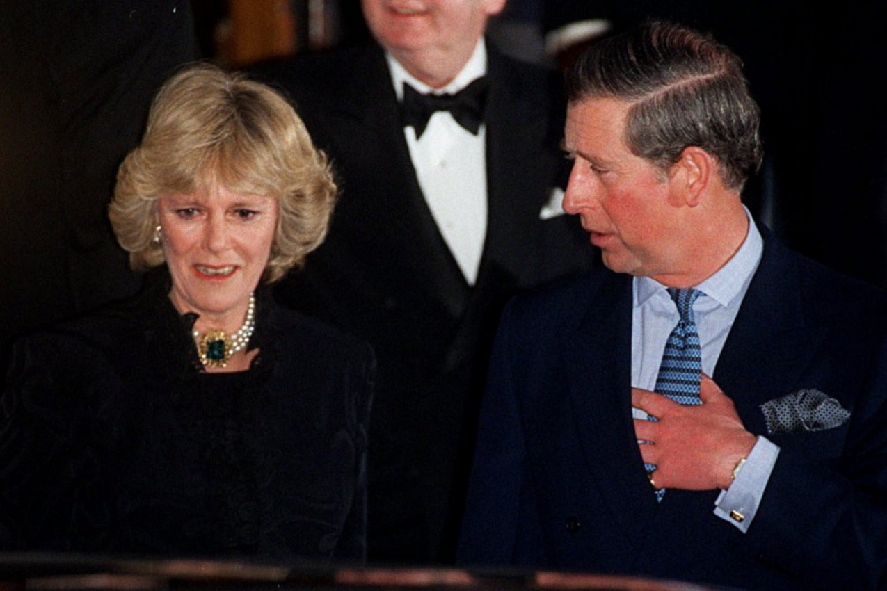 OTKRIVENA VEZA KRALJA ČARLSA I KAMILINOG SINA: Ove informacije bi mogle napraviti pometnju na dvoru nakon krunisanja novog britanskog vladara!