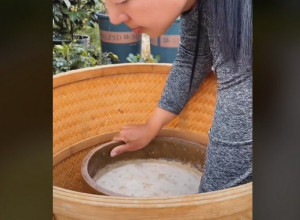 NIKAD NE BISTE POGODILI OD ČEGA SE ZAPRAVO PRAVI VOTKA! Ovako izgleda proces izrade popularnog pića (VIDEO)