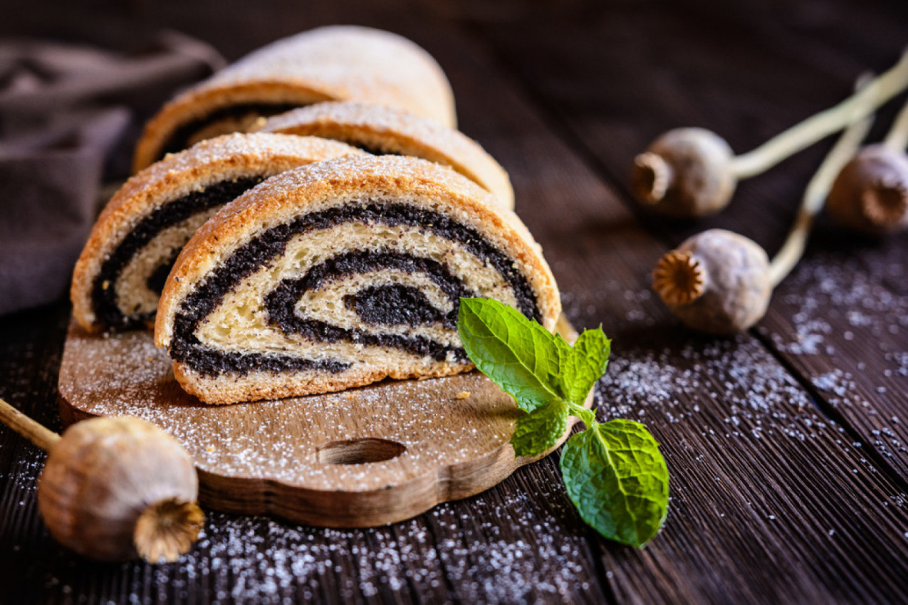 ŠTRUDLA SA MAKOM: Poslastica koja vraća u detinjstvo i to po originalnom vojvođanskom receptu!