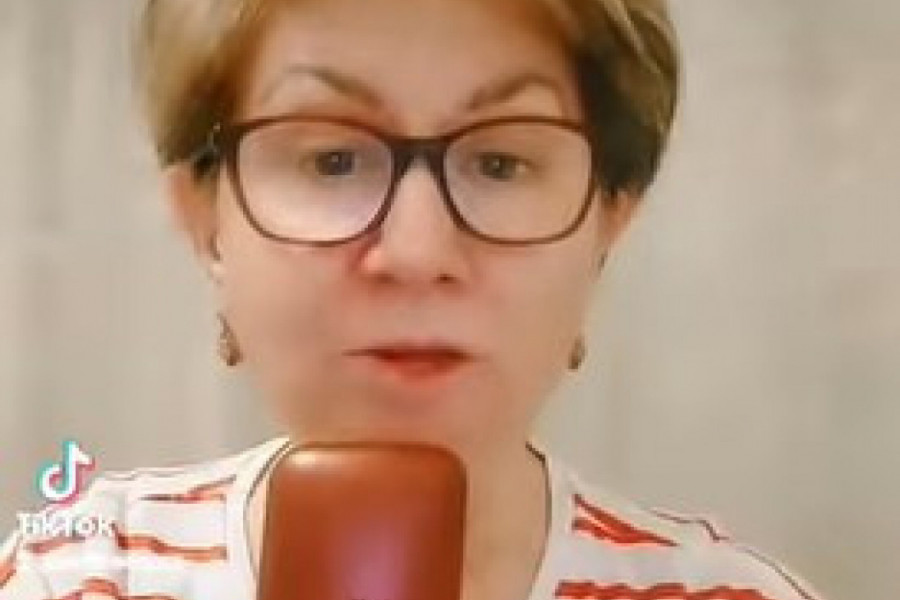 NEMA VIŠE PEGLANJA I DORUČKA U KREVET, HOTEL MAMA SE ZATVARA!  Fata u kratkom snimku objasnila muku roditelja sa Balkana! (VIDEO)