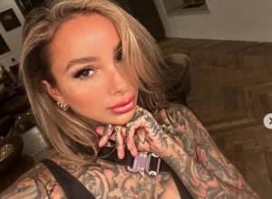 Istetovirala se od vrata do peta i GORKO SE POKAJALA! Jednu stvar nikako ne može da podnese! (FOTO)