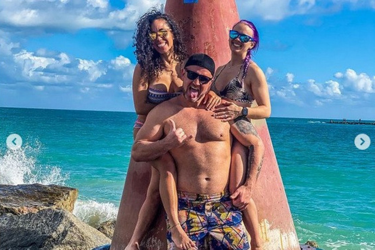 Živeli su normalnim porodičnim životom, A ONDA SU U TERETANI UPOZNALI NJU! Oboje su se zaljubili u istu ženu, nisu ni sanjali šta će se potom dogoditi! (FOTO)