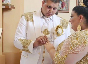 DA LI JE OVO NAJSKUPLJA SVADBA U ISTORIJI, mladoj napravljena haljina od zlata i novčanica?! Koliko su tek dobili muzičari, a sam kraj snimka će vas zaprepastiti! (FOTO/VIDEO)