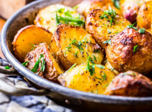 OVOM KROMPIRU NEĆETE ODOLETI: U pitanju su samo dva sastojka koja ga čine hrskavim, ukusnim i mirisnim obrokom od kog voda ide na usta!