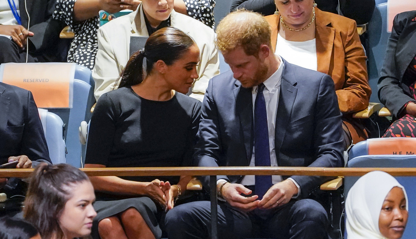 ŠTA SE TO DEŠAVA S MEGAN MARKL, na majici joj je viđen mokar trag? Zbog ove fotografije svi su zabrinuti za vojvotkinju od Saseksa! (FOTO)