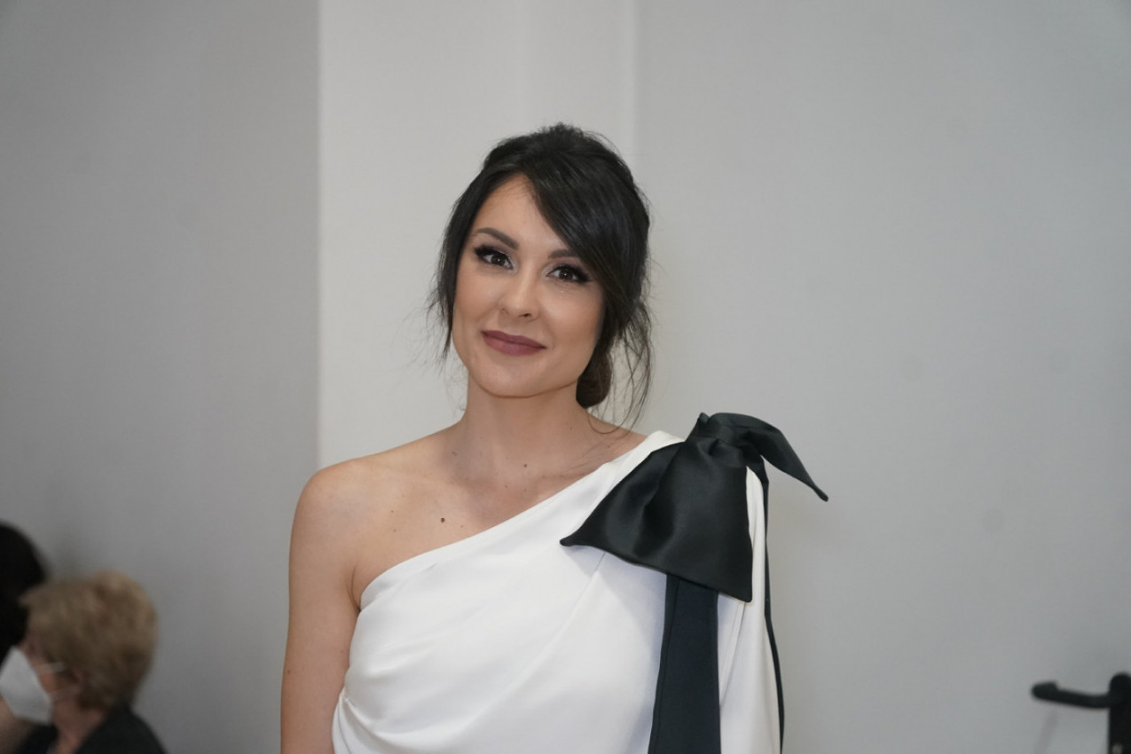 DRAGANA, KAKAV JE TO DEKOLTE? Mlada Mićalovićeva iznenadila fotografijom, grudi u prvom planu, a poruka koju je podelila izazvala pomamu! (FOTO)