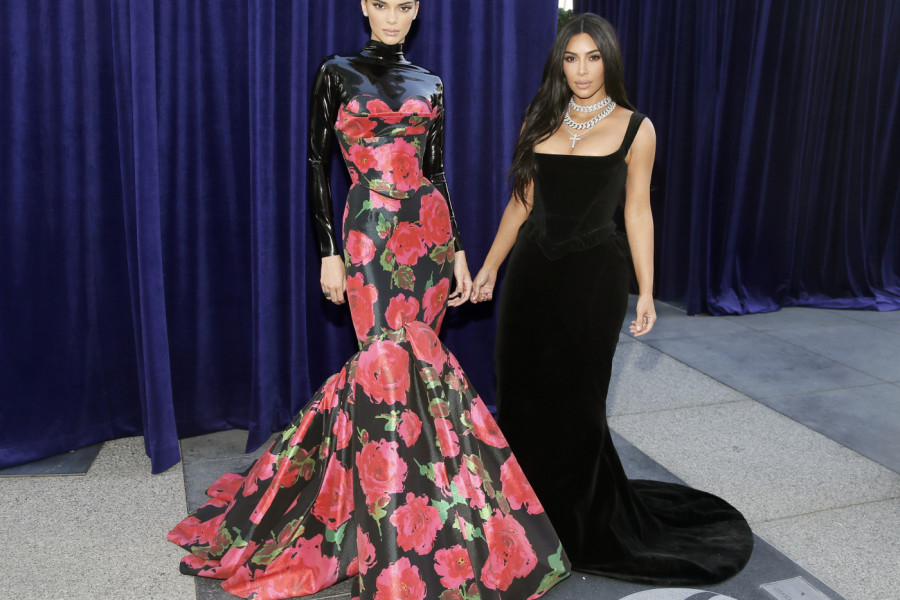 RASKRINKANE SESTRE KARDAŠIJAN! Ovaj video pokazuje kako varaju javnost, bićete u šoku kad saznate istinu! (VIDEO)