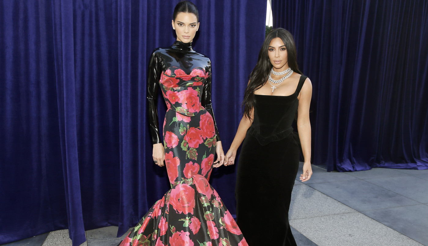 RASKRINKANE SESTRE KARDAŠIJAN! Ovaj video pokazuje kako varaju javnost, bićete u šoku kad saznate istinu! (VIDEO)