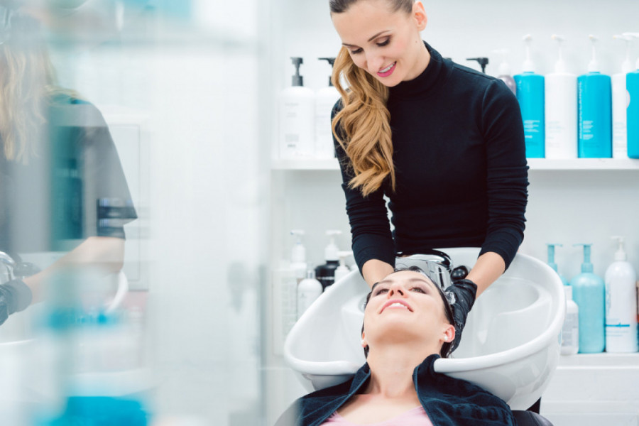 RAK MOŽE DA IZAZOVE PROZVOD KOJI SE REDOVNO KORISTI ZA KOSU! Alarmanto upozorenje stručnjaka, evo ko je najugroženiji!