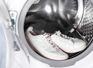 UKLONITE FLEKE SA BELIH PATIKA I TO BEZ PRANJA: Potreban vam je samo komad povrća koje jedemo svaki dan (VIDEO)